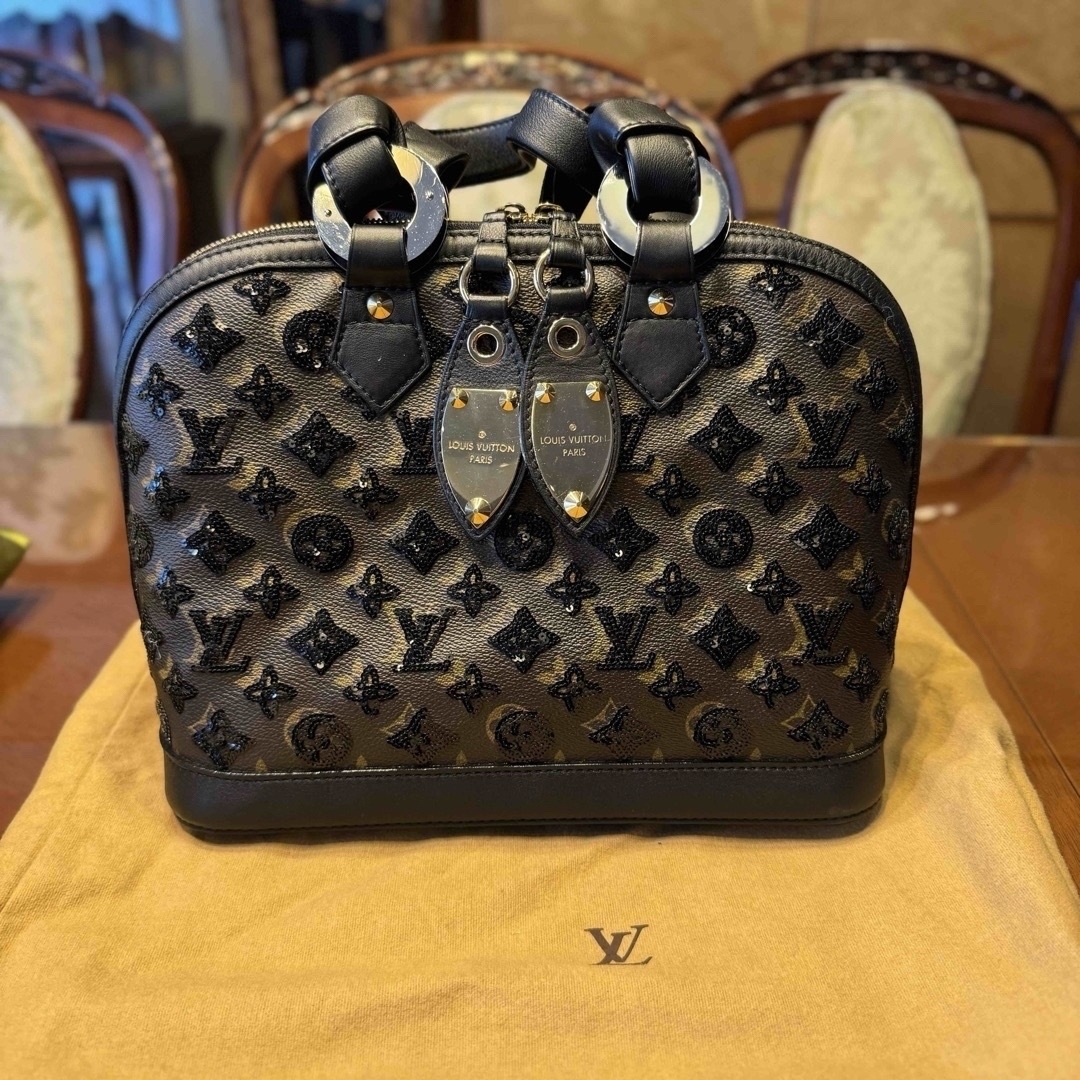 LOUIS VUITTON(ルイヴィトン)の未使用 LV ルイヴィトン モノグラムAutomn Hiver エクリプスアルマ レディースのバッグ(ハンドバッグ)の商品写真