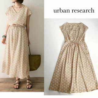 アーバンリサーチ(URBAN RESEARCH)のアーバンリサーチ＊フラワープリントドロストワンピース　ロング　花　ベージュ(ロングワンピース/マキシワンピース)