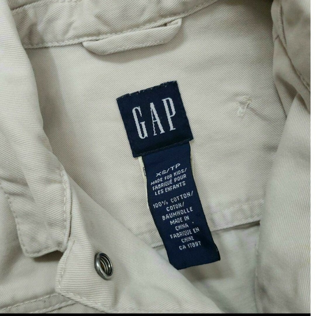 GAP(ギャップ)のGAP刺繍ジージャン キッズ/ベビー/マタニティのキッズ服女の子用(90cm~)(ジャケット/上着)の商品写真