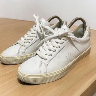 ヴェジャ(VEJA)の『VEJA』（ヴェジャ）ホワイト レザー スニーカー 22.5cm(スニーカー)