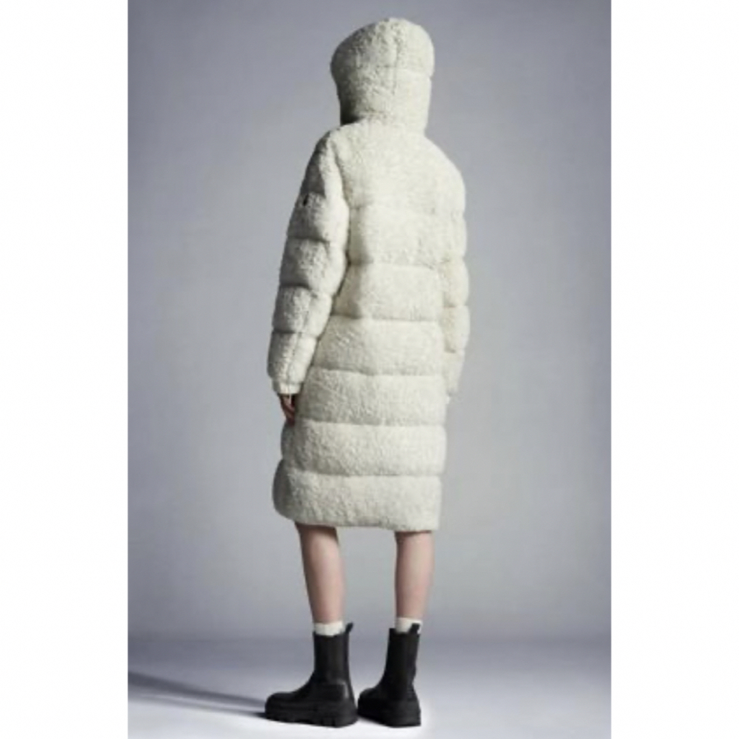 MONCLER(モンクレール)の希少　モンクレール  ハイナルディア　白　ロングコート　サイズ0 未使用 レディースのジャケット/アウター(ダウンコート)の商品写真