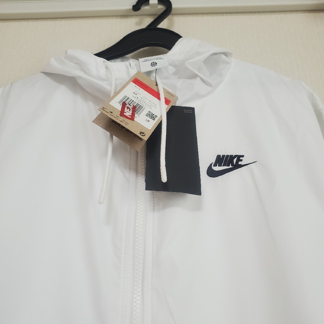 NIKE(ナイキ)の新品　NIKE　ナイキ　ウィンドブレーカー　スポーツウェア　サイズL　❀ レディースのジャケット/アウター(ナイロンジャケット)の商品写真