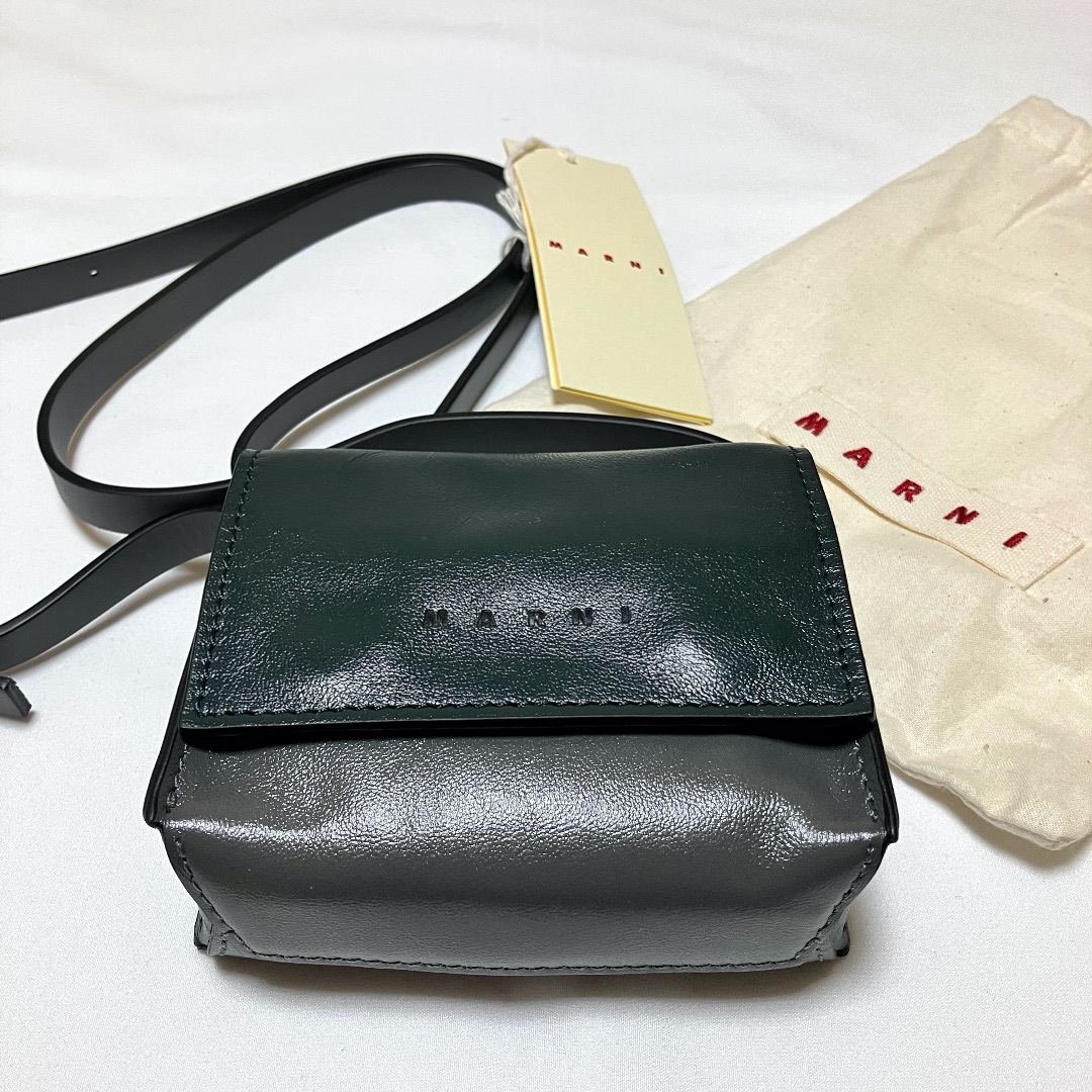 Marni(マルニ)の新品 23aw MARNI ショルダーバッグ 黒 緑 レザー 5960 メンズのバッグ(ショルダーバッグ)の商品写真