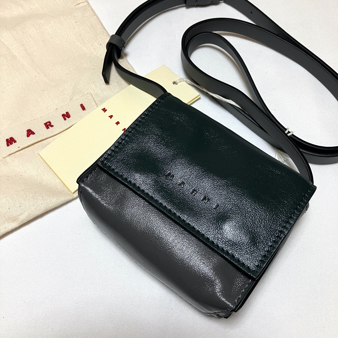 Marni(マルニ)の新品 23aw MARNI ショルダーバッグ 黒 緑 レザー 5960 メンズのバッグ(ショルダーバッグ)の商品写真