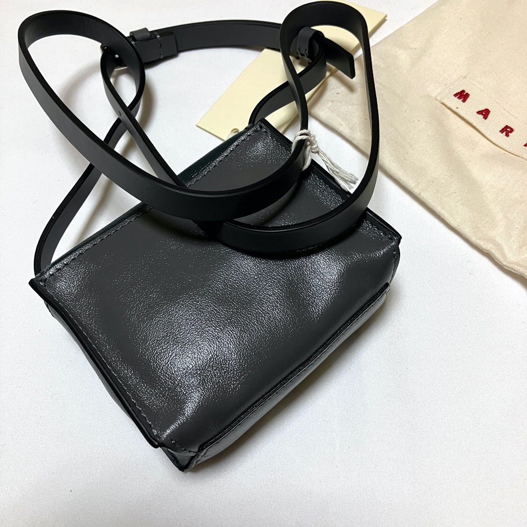 Marni(マルニ)の新品 23aw MARNI ショルダーバッグ 黒 緑 レザー 5960 メンズのバッグ(ショルダーバッグ)の商品写真