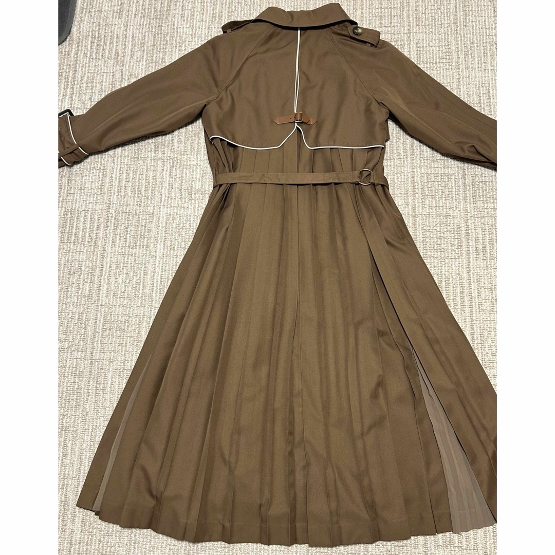 Ameri VINTAGE(アメリヴィンテージ)のAMERI  VARIOUS BACK PLEATS TRENCH レディースのジャケット/アウター(トレンチコート)の商品写真