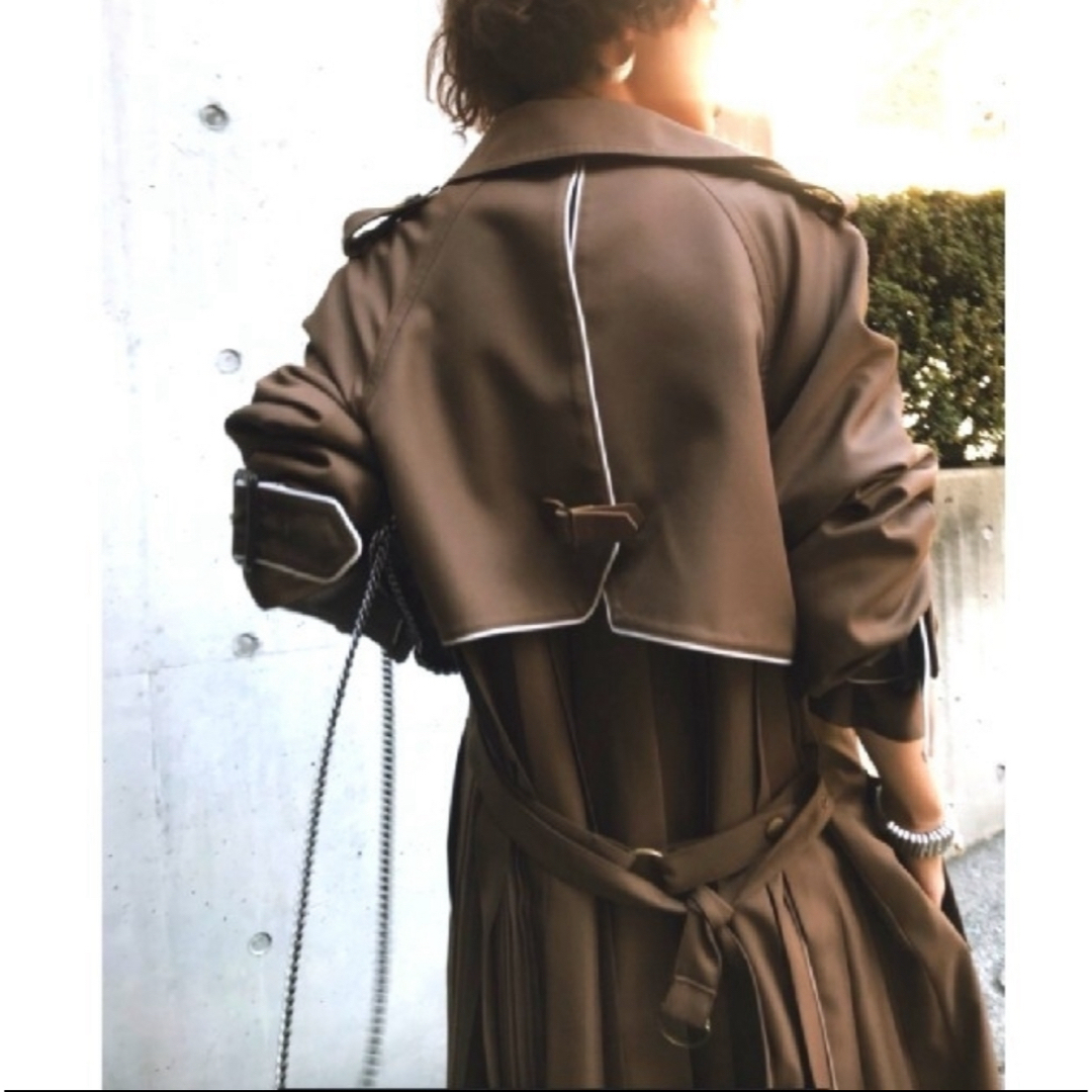 Ameri VINTAGE(アメリヴィンテージ)のAMERI  VARIOUS BACK PLEATS TRENCH レディースのジャケット/アウター(トレンチコート)の商品写真