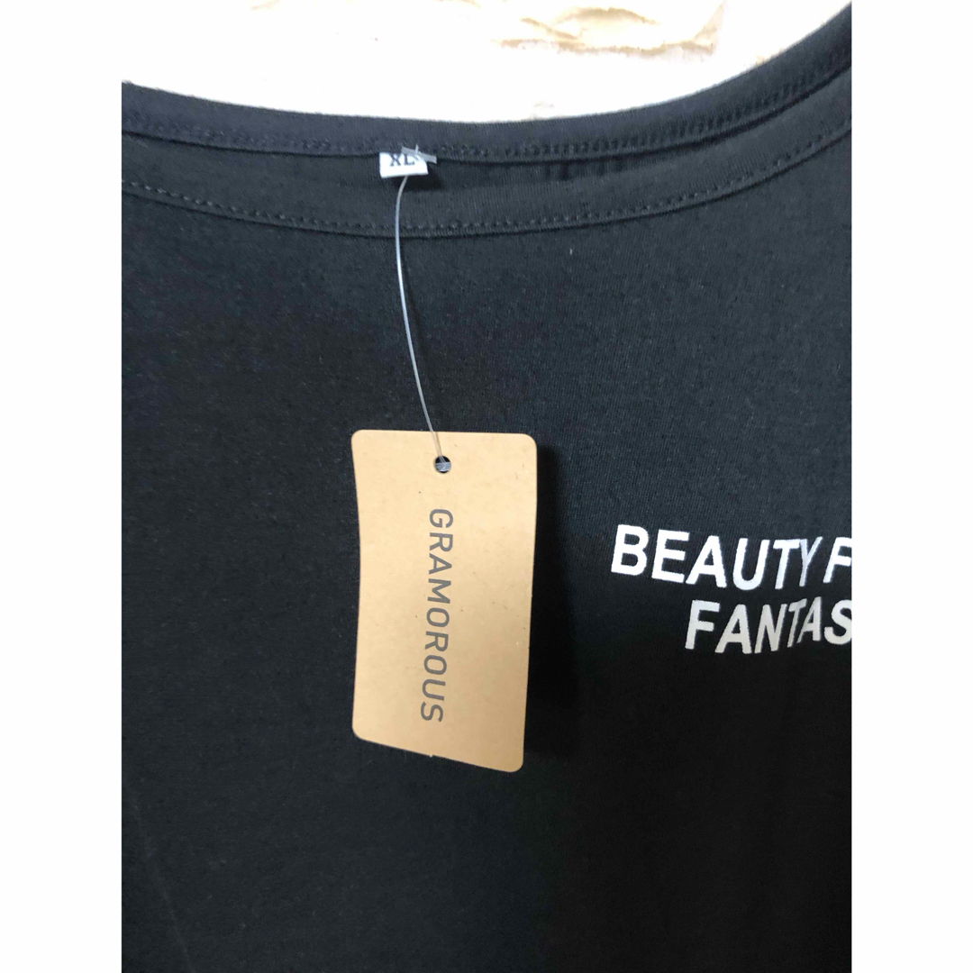 ロゴ入り横スリットシンプル半袖Tシャツ XL 新品 タグ付き フォロー割引きあり レディースのトップス(Tシャツ(半袖/袖なし))の商品写真