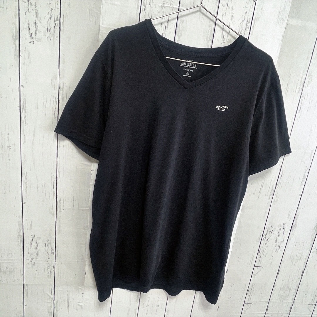 Hollister(ホリスター)のHOLLISTER　Tシャツ　Vネック　ブラック　ワンポイント　ロゴ　USA古着 メンズのトップス(Tシャツ/カットソー(半袖/袖なし))の商品写真