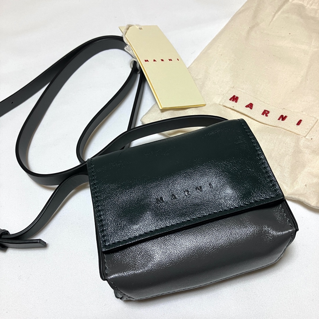 MARNI - 新品 23aw MARNI ショルダーバッグ 黒 緑 レザー 5961の MARNI - 新品 23aw MARNI ショルダーバッグ 黒 緑 レザー 5961の