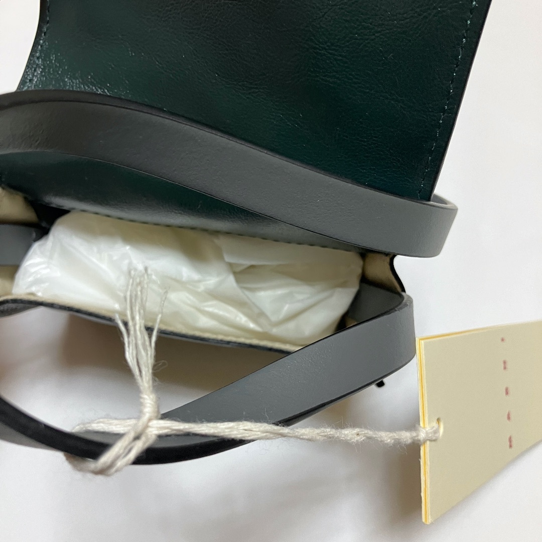 MARNI - 新品 23aw MARNI ショルダーバッグ 黒 緑 レザー 5961の MARNI - 新品 23aw MARNI ショルダーバッグ 黒 緑 レザー 5961の