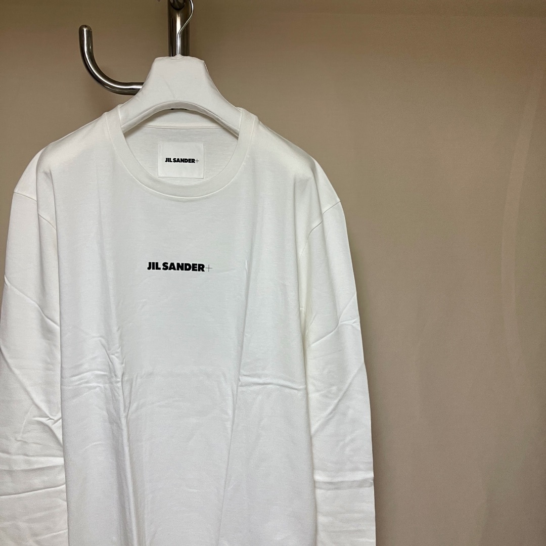 Jil Sander(ジルサンダー)の新品 XXL JIL SANDER 23aw 胸ロゴTシャツ 白 長袖 5962 メンズのトップス(Tシャツ/カットソー(七分/長袖))の商品写真