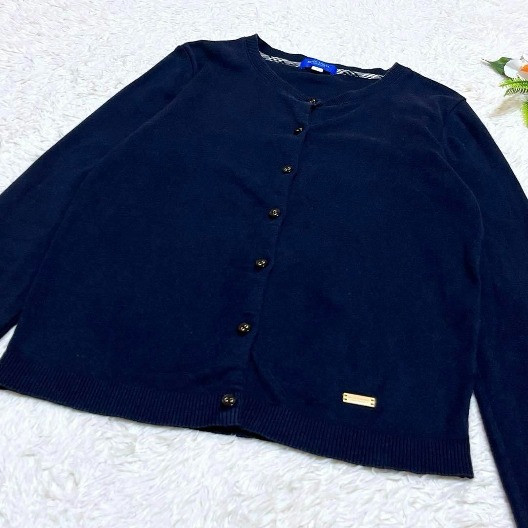 BLUE LABEL CRESTBRIDGE(ブルーレーベルクレストブリッジ)の美品✨ブルーレーベルクレストブリッジ　コットンカーディガン　プレート　黒　38 レディースのトップス(カーディガン)の商品写真