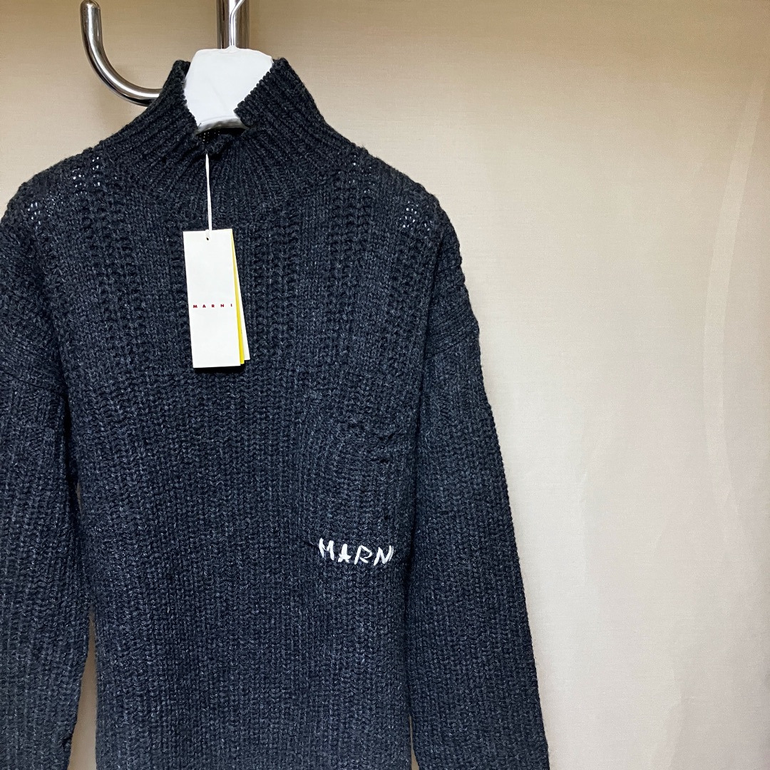 Marni(マルニ)の新品 50 23aw マルニ デストロイロゴセーター ウールベース 4501 メンズのトップス(ニット/セーター)の商品写真