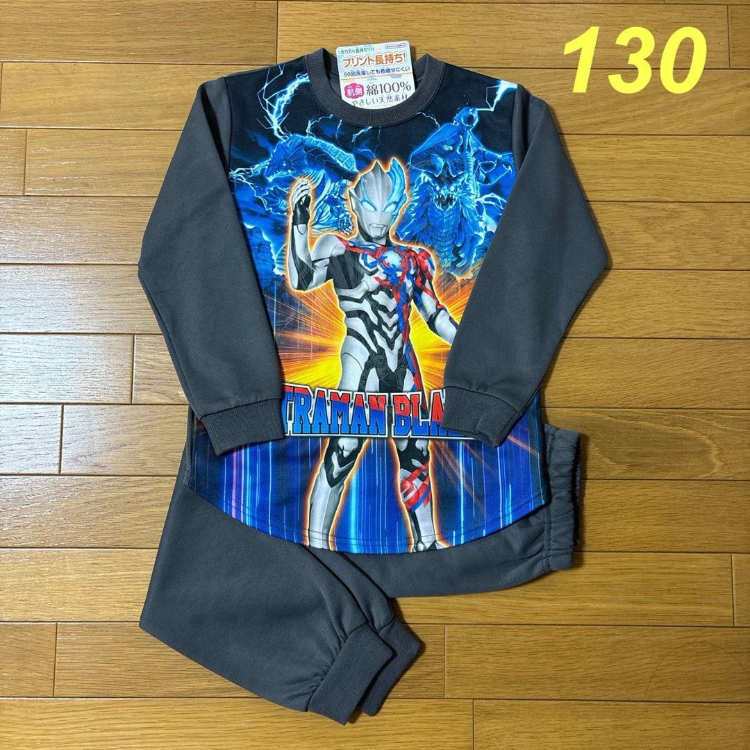 新品☆130cm ウルトラマン なりきり 光る  変身 パジャマ 長袖 キッズ/ベビー/マタニティのキッズ服男の子用(90cm~)(パジャマ)の商品写真