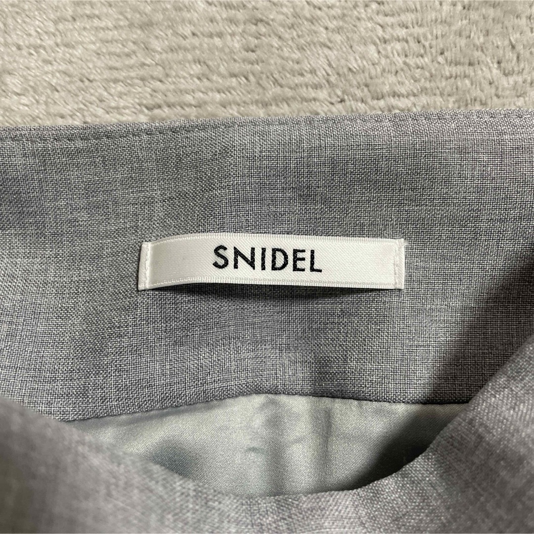 SNIDEL(スナイデル)の新品タグ付☆ SNIDEL  プリーツティアードミニスカート　グレー　サイズO レディースのスカート(ひざ丈スカート)の商品写真