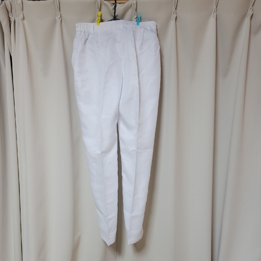 未使用 アシスト製 スラックス ホワイト XL コスプレ 白 男装 制服 レディースのパンツ(その他)の商品写真