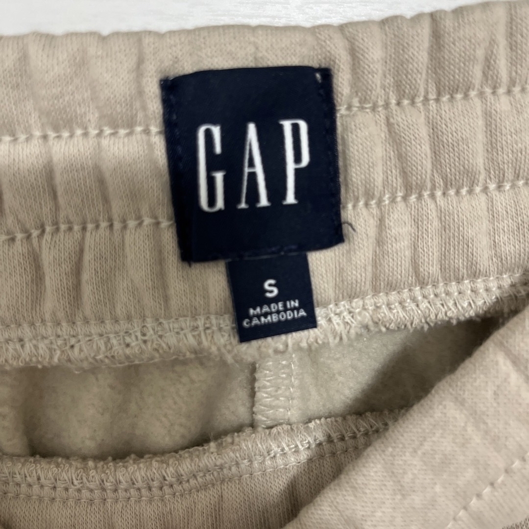 GAP(ギャップ)の限定！新品！GAP★ワイドスウェットパンツ　Ｓベージュ　ロゴ　裏起毛 レディースのパンツ(カジュアルパンツ)の商品写真