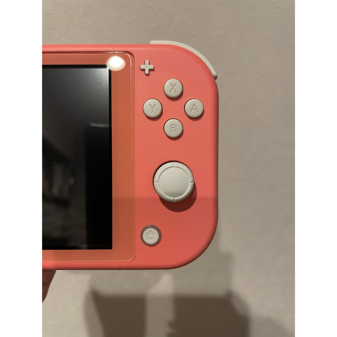 Nintendo Switch(ニンテンドースイッチ)のSwitch lite コーラル エンタメ/ホビーのゲームソフト/ゲーム機本体(携帯用ゲーム機本体)の商品写真