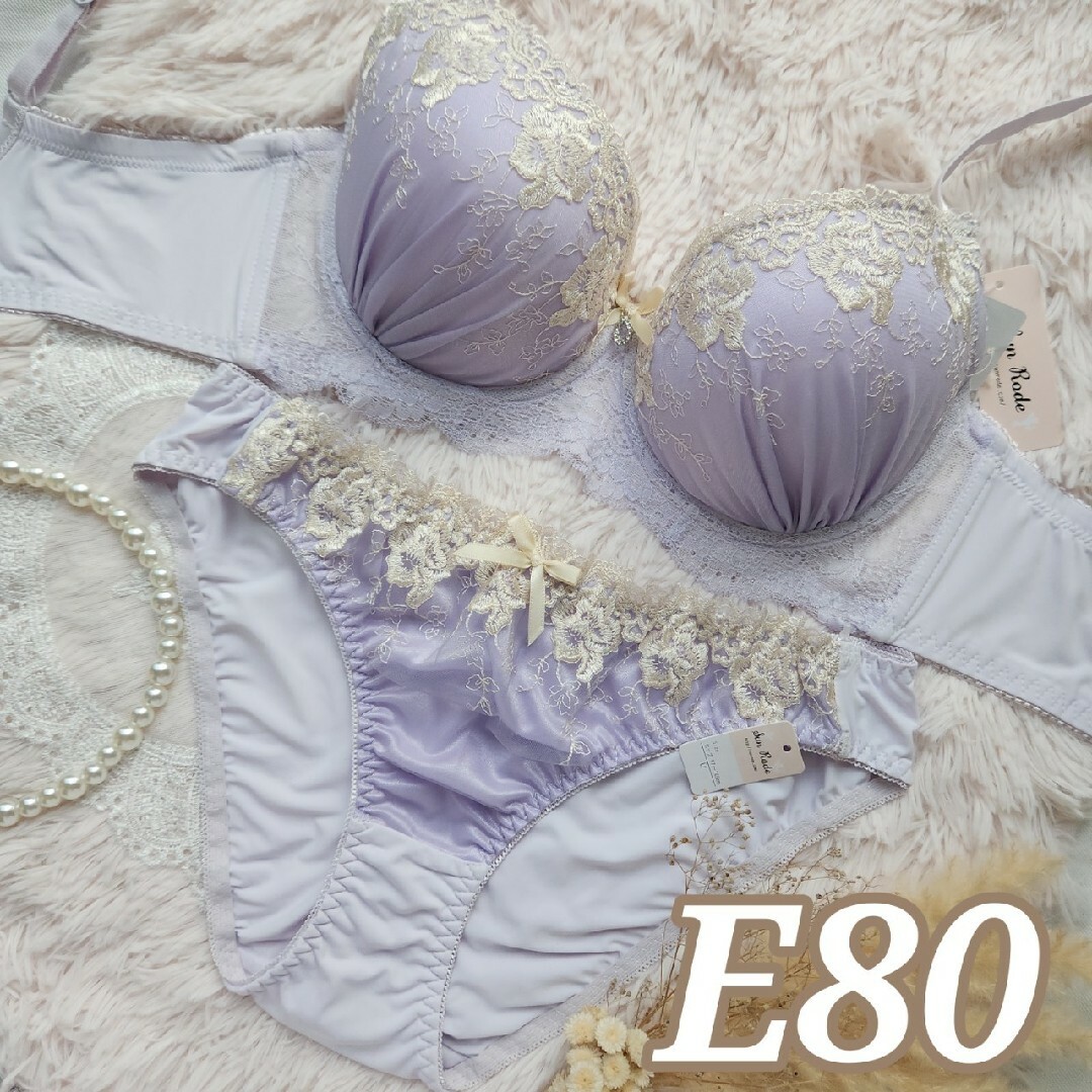 №605【E80】ドレッシールミナスフラワー育乳脇高ブラ&フルバックショーツ レディースの下着/アンダーウェア(ブラ&ショーツセット)の商品写真