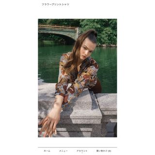 ザラ(ZARA)のZARA フラワープリントシャツ マルチカラー　XSサイズ　柄シャツ　花柄(シャツ/ブラウス(長袖/七分))