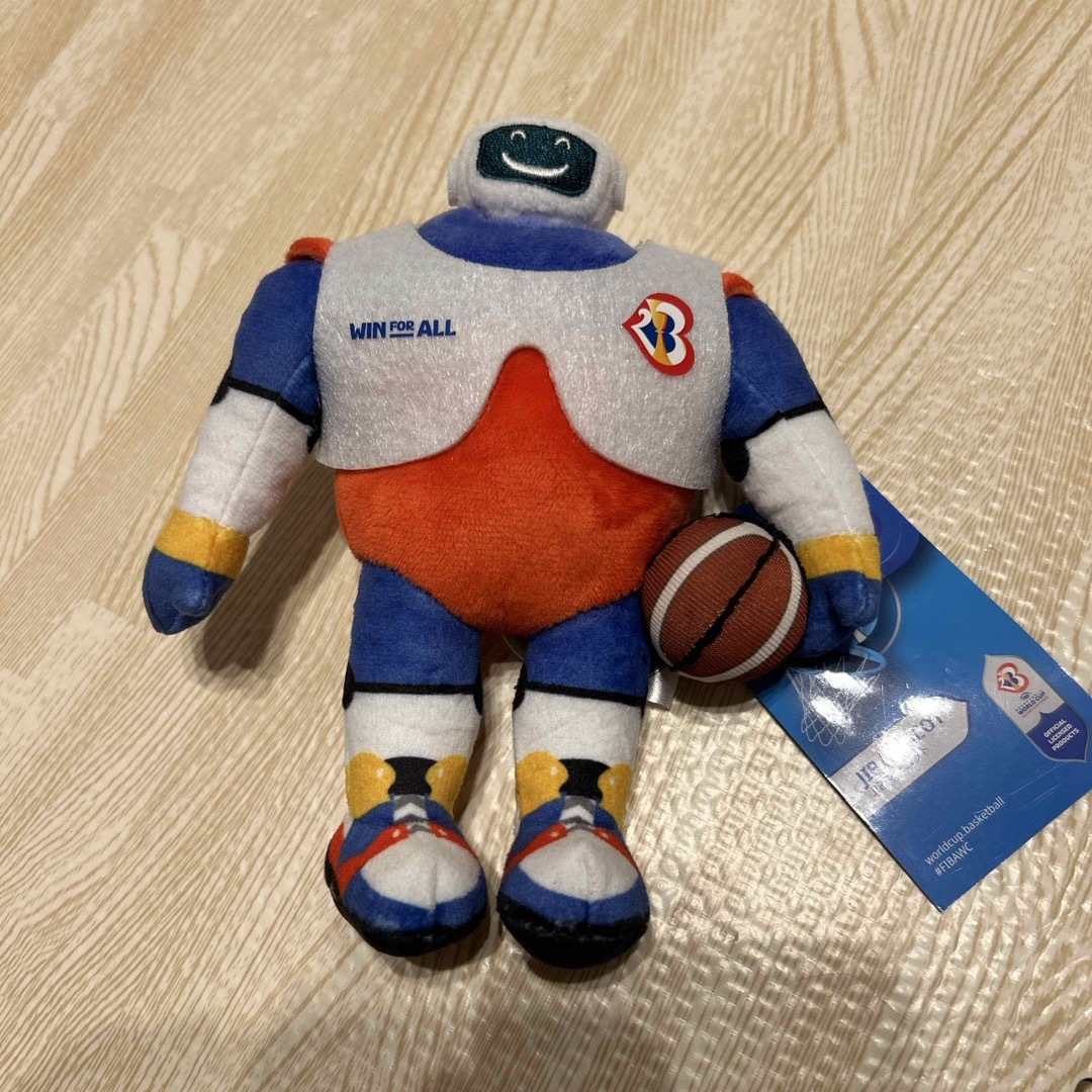 JIPマスコットFIBA バスケットボール　ワールドカップ2023 エンタメ/ホビーのおもちゃ/ぬいぐるみ(キャラクターグッズ)の商品写真