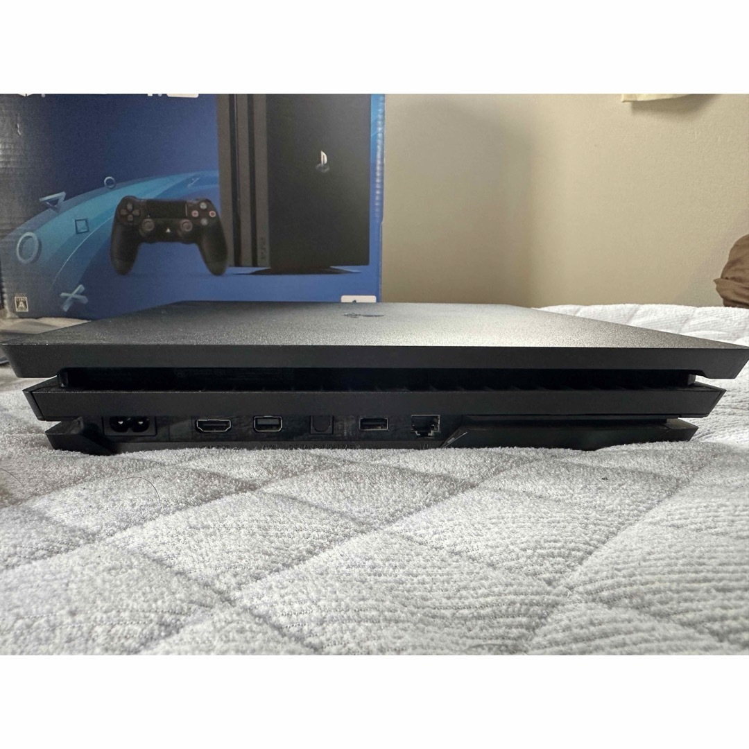 SONY(ソニー)のSONY PlayStation4 Pro 本体 CUH-7200BB01 エンタメ/ホビーのゲームソフト/ゲーム機本体(家庭用ゲーム機本体)の商品写真