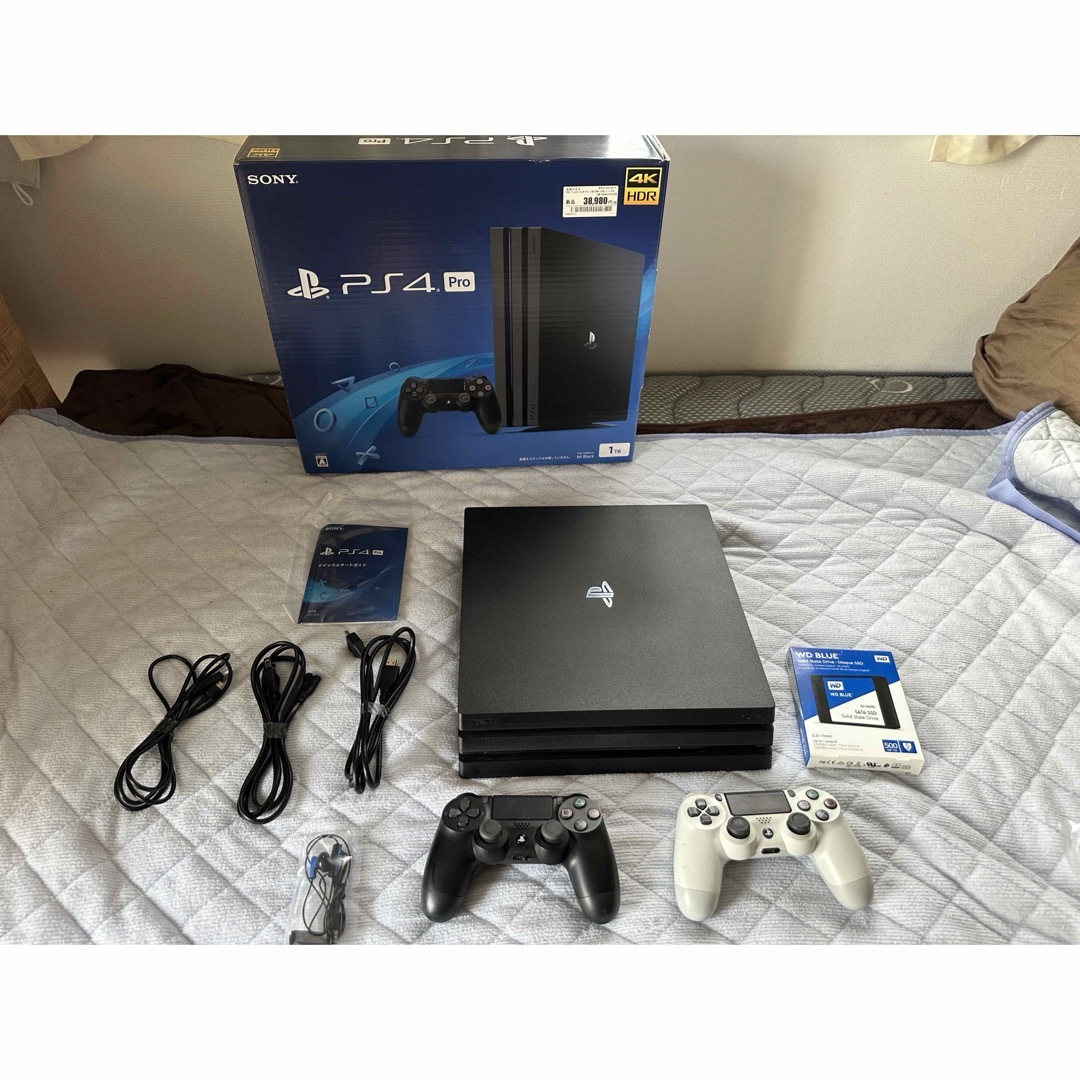 SONY(ソニー)のSONY PlayStation4 Pro 本体 CUH-7200BB01 エンタメ/ホビーのゲームソフト/ゲーム機本体(家庭用ゲーム機本体)の商品写真