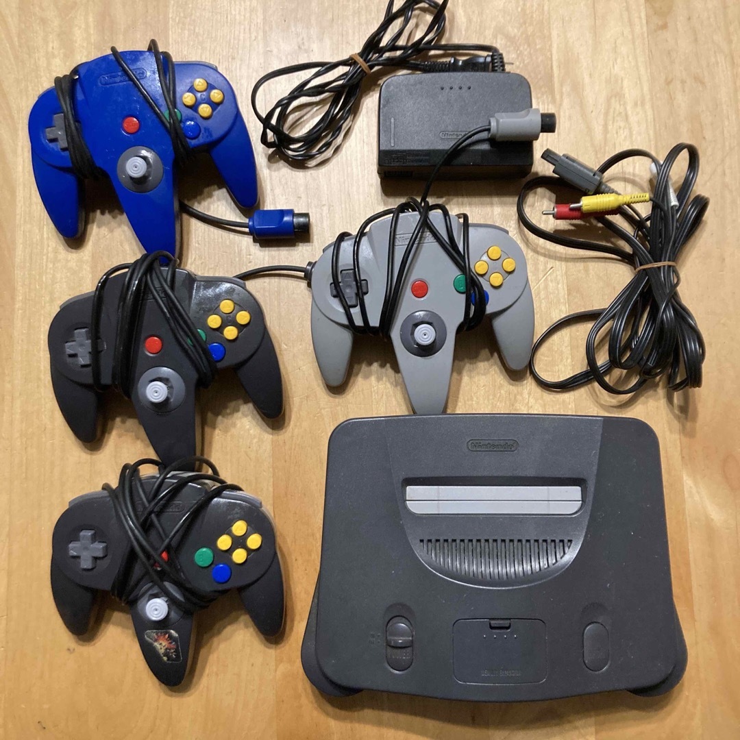 NINTENDO 64(ニンテンドウ64)のNintendo64 本体　ジャンク エンタメ/ホビーのゲームソフト/ゲーム機本体(家庭用ゲーム機本体)の商品写真