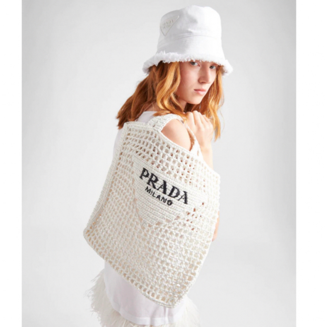 PRADA - ☆PRADA プラダ☆ラフィア トートバッグ 白の通販 by PRADA - ☆PRADA プラダ☆ラフィア トートバッグ 白の通販 by