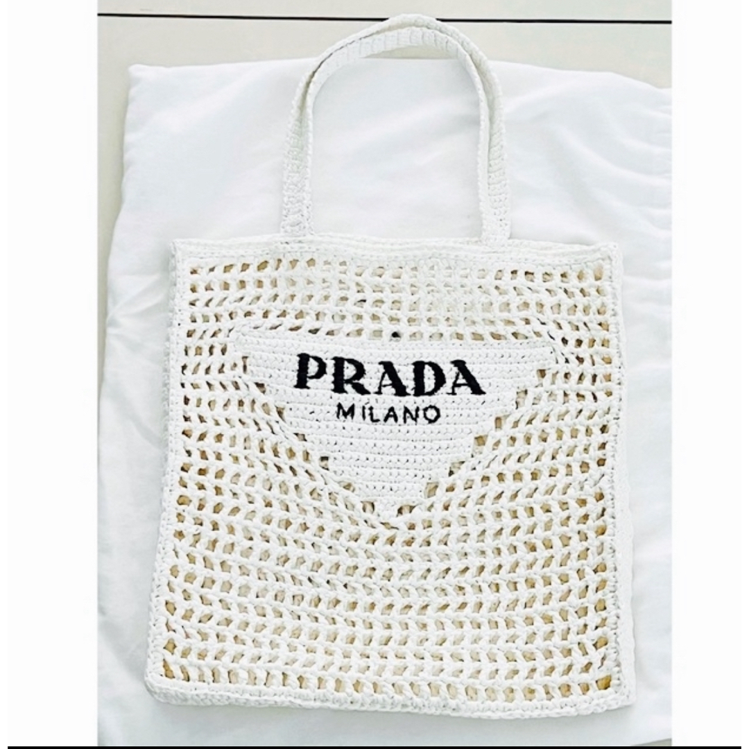 PRADA(プラダ)の★PRADA プラダ★ラフィア トートバッグ 白 レディースのバッグ(かごバッグ/ストローバッグ)の商品写真