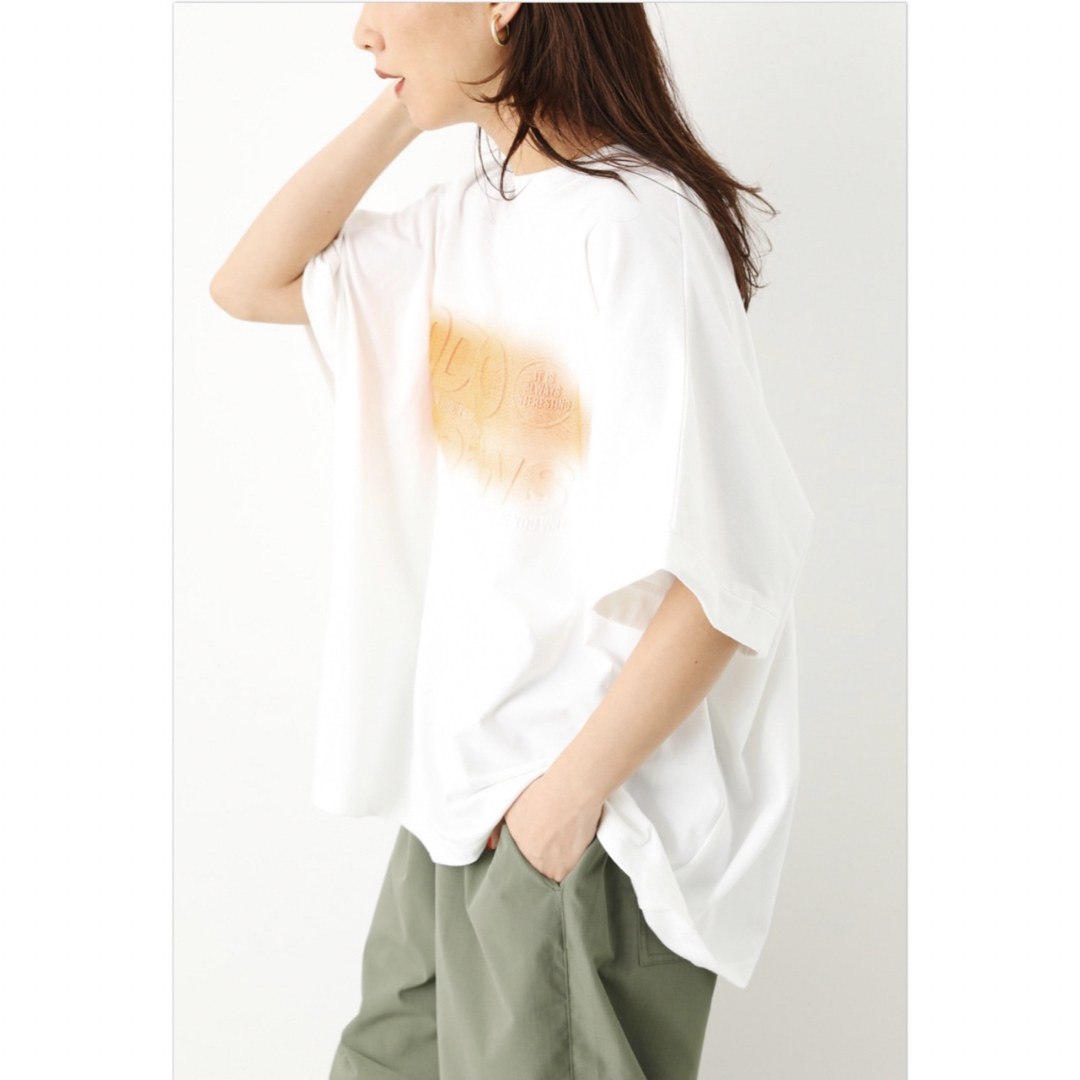 RODEO CROWNS WIDE BOWL(ロデオクラウンズワイドボウル)のロデオ★ SPRAYエンボスロゴTシャツ レディースのトップス(Tシャツ(半袖/袖なし))の商品写真