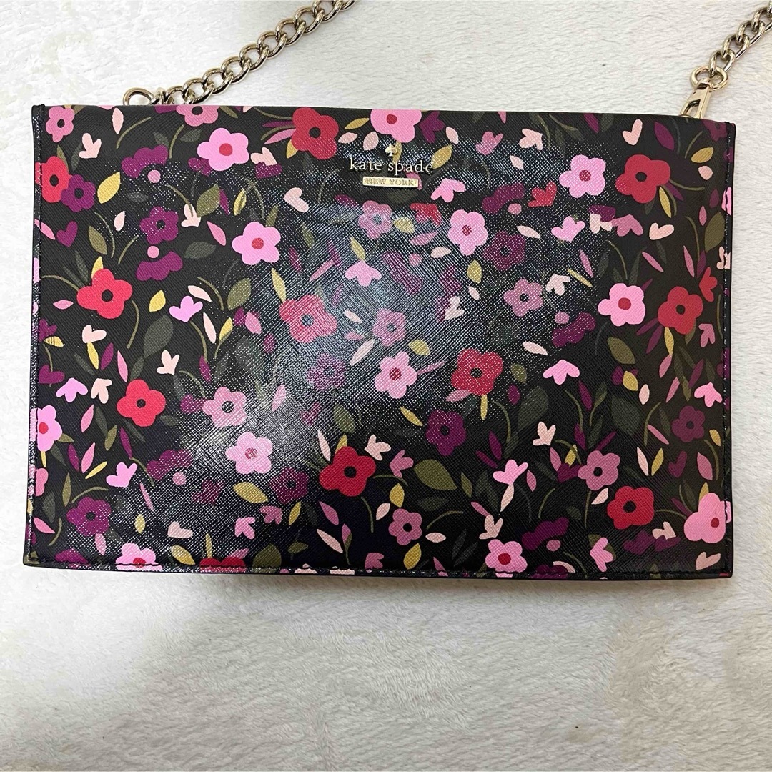 kate spade new york(ケイトスペードニューヨーク)の【美品】ケイトスペード　クロスボディバッグ フローラル　チェーン レディースのバッグ(ショルダーバッグ)の商品写真