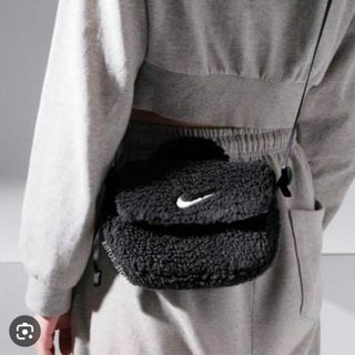 ナイキ(NIKE)の ナイキ　ボアポシェットショルダーバッグ　もこもこ(その他)