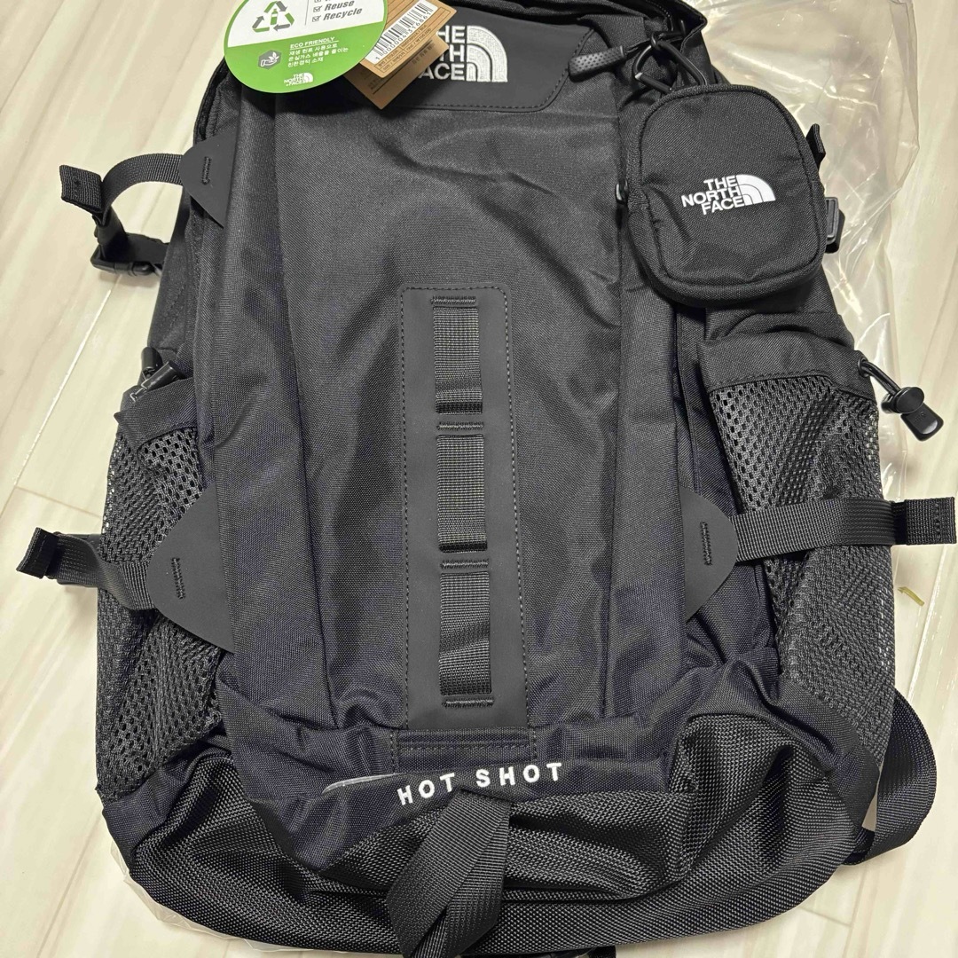 THE NORTH FACE(ザノースフェイス)の新品　ノースフェイス　HOT SHOT 韓国版　リュック タグ付き メンズのバッグ(バッグパック/リュック)の商品写真