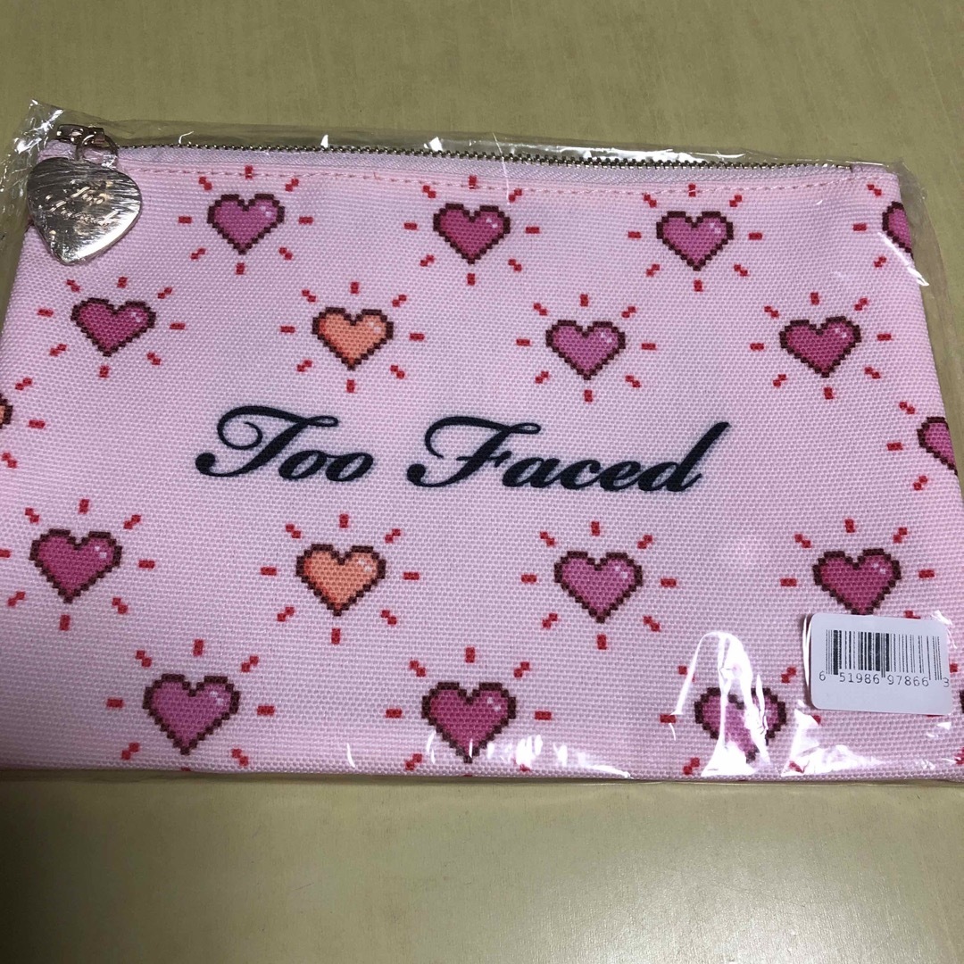 Too Faced(トゥフェイス)の新品　too faced ポーチ レディースのファッション小物(ポーチ)の商品写真