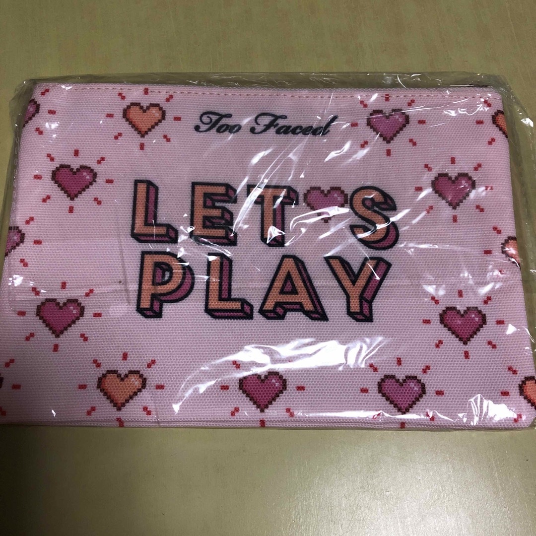 Too Faced(トゥフェイス)の新品　too faced ポーチ レディースのファッション小物(ポーチ)の商品写真