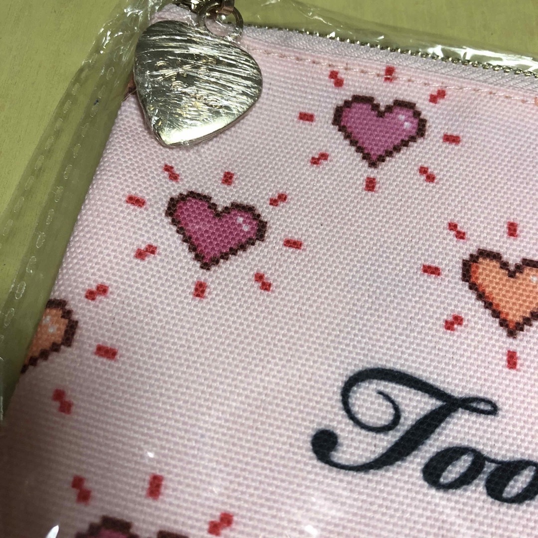 Too Faced(トゥフェイス)の新品　too faced ポーチ レディースのファッション小物(ポーチ)の商品写真