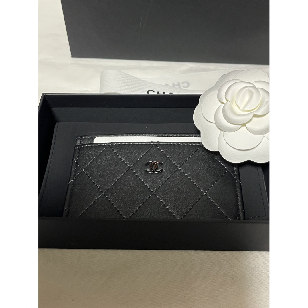 CHANEL(シャネル)の入手困難！新品 ✨CHANEL✨シャネル　カードケース　ICカード　ソーブラック レディースのファッション小物(名刺入れ/定期入れ)の商品写真