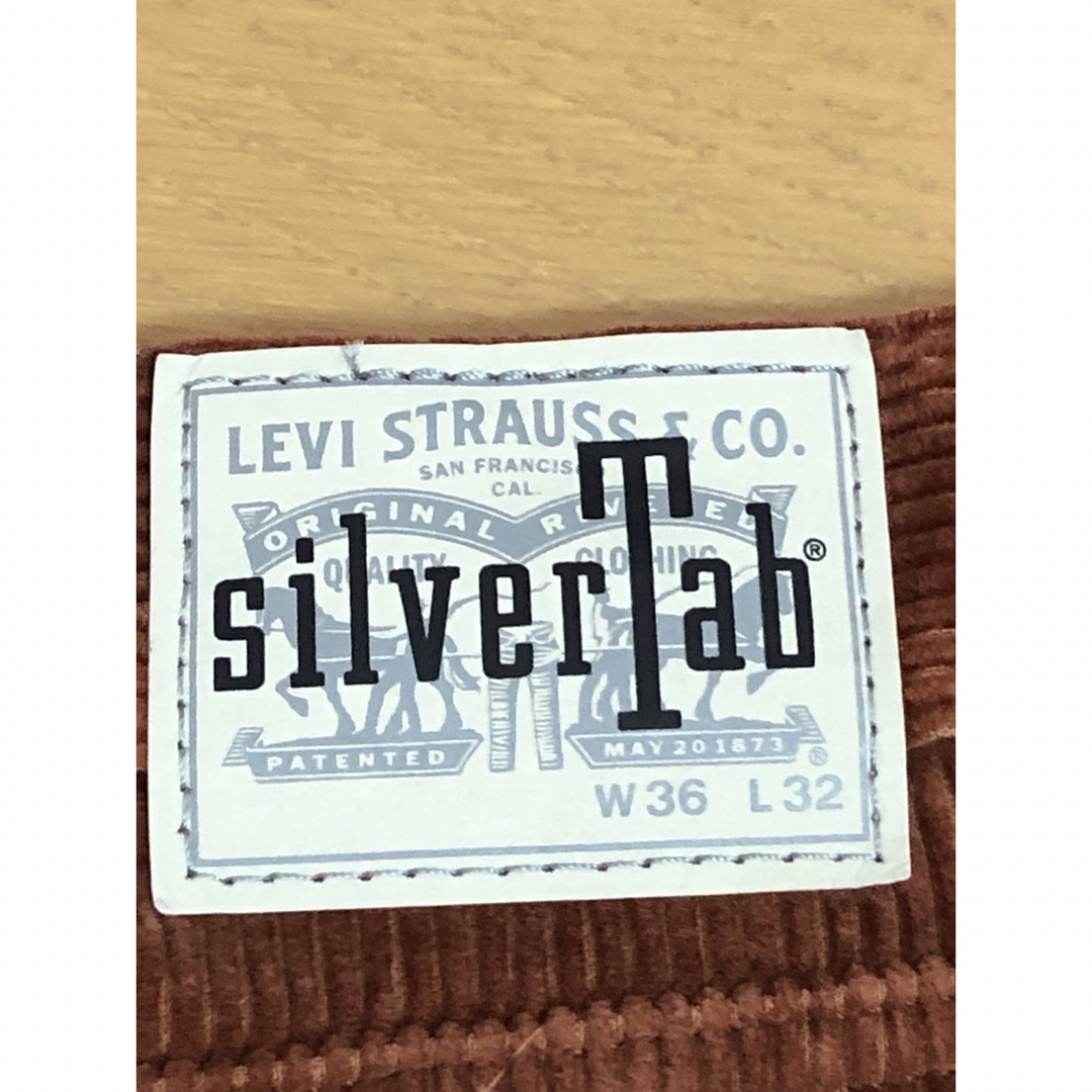 Levi's(リーバイス)のLevi's SilverTab LOOSE CARGOS CORDUROY メンズのパンツ(デニム/ジーンズ)の商品写真