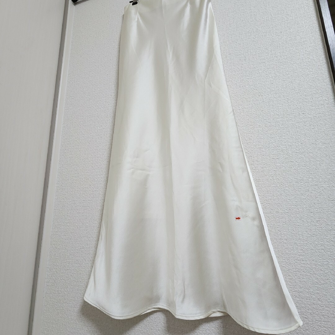 ur's(ユアーズ)のur's サテンマーメイドマキシスカート ホワイト M レディースのスカート(ロングスカート)の商品写真