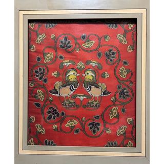 タツムラビジュツオリモノ(TATSUMURA Art textiles)のお値下げ⭐️掛額　御物赤地鴛鴦唐草文錦　龍村美術織物　西銀座やたや(絵画/タペストリー)