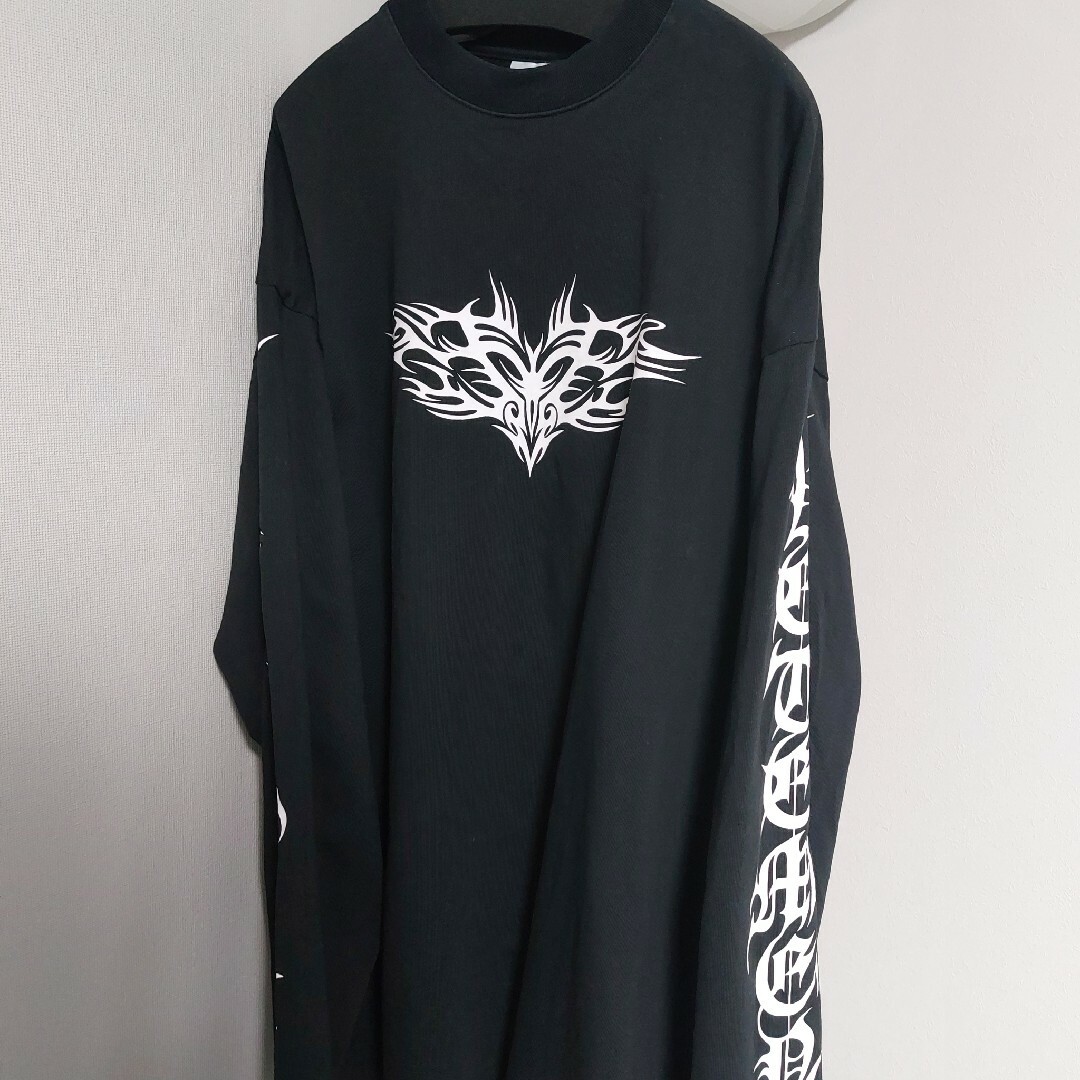 VETEMENTS(ヴェトモン)のVETEMENTS　ロンT　GOTHIC logo　M　ヴェトモン メンズのトップス(Tシャツ/カットソー(七分/長袖))の商品写真