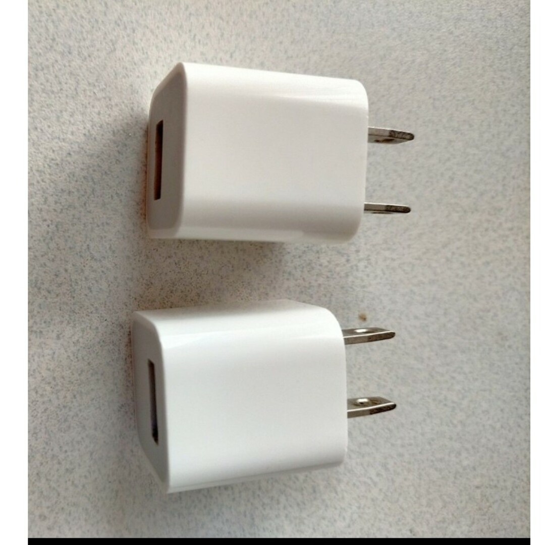 Apple 5W USB電源アダプタ×2個純正 スマホ/家電/カメラのスマートフォン/携帯電話(バッテリー/充電器)の商品写真