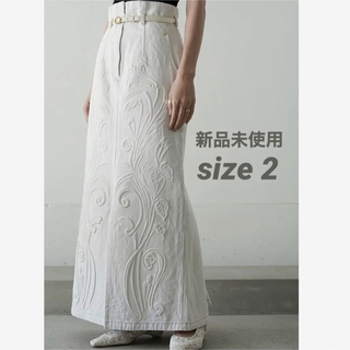マメ(mame)の《新品》Floral Embossed Denim Skirt《サイズ2》(ロングスカート)
