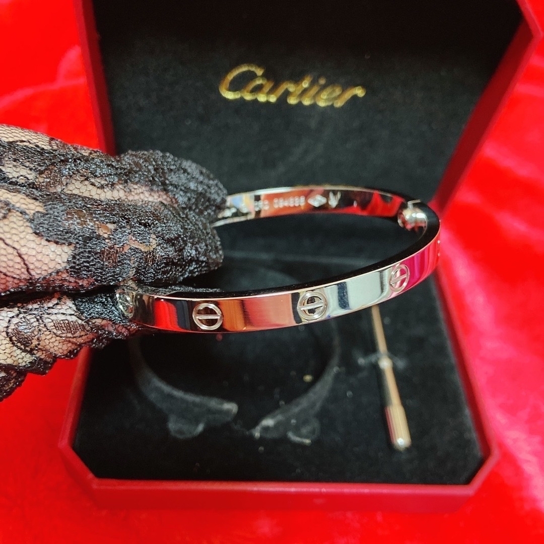 Cartier(カルティエ)の【GW限定値下げ】ラブブレス　18 レディースのアクセサリー(ブレスレット/バングル)の商品写真