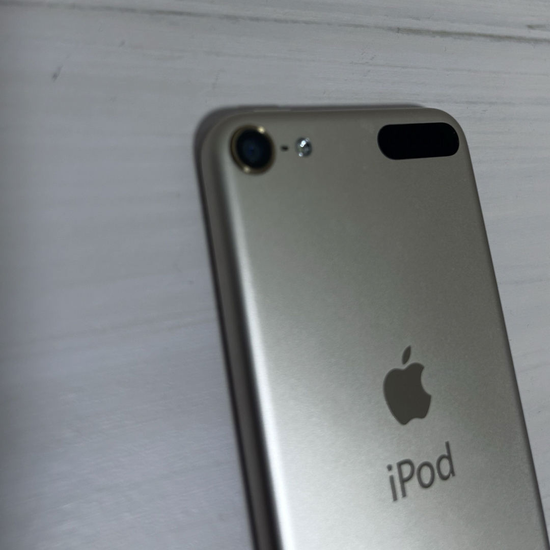 iPod touch(アイポッドタッチ)のiPod touch 第6世代 32GB ゴールド スマホ/家電/カメラのオーディオ機器(ポータブルプレーヤー)の商品写真