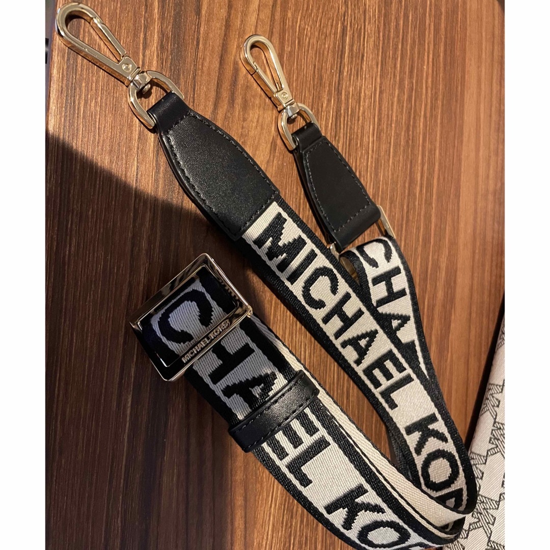 Michael Kors(マイケルコース)のMKトップジップショッパートートスモール　ブラックマルチ レディースのバッグ(ショルダーバッグ)の商品写真