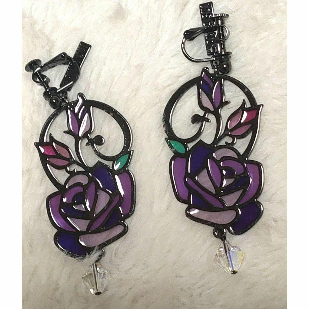 ANNA SUI(アナスイ)の新品未使用 タグ付き　アナスイ　イヤリング　ステンドグラス　薔薇　花　ガラス レディースのアクセサリー(イヤリング)の商品写真