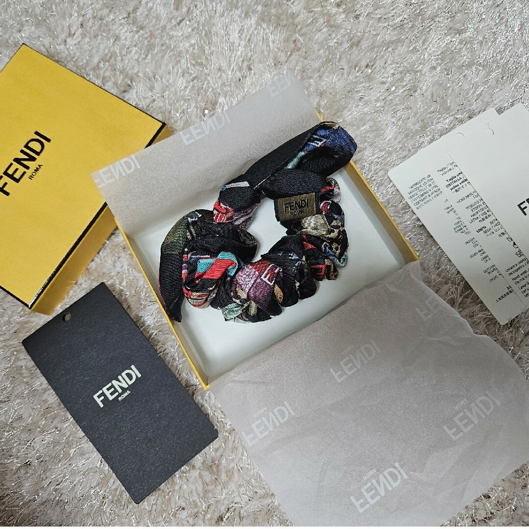FENDI(フェンディ)のFENDIバゲットバッグモチーフシュシュ レディースのファッション小物(バンダナ/スカーフ)の商品写真